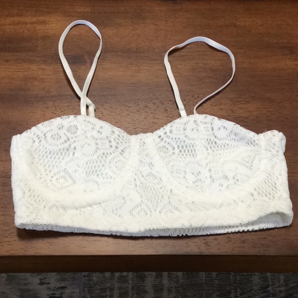 NWOT Lace Bralette w/adjustable straps